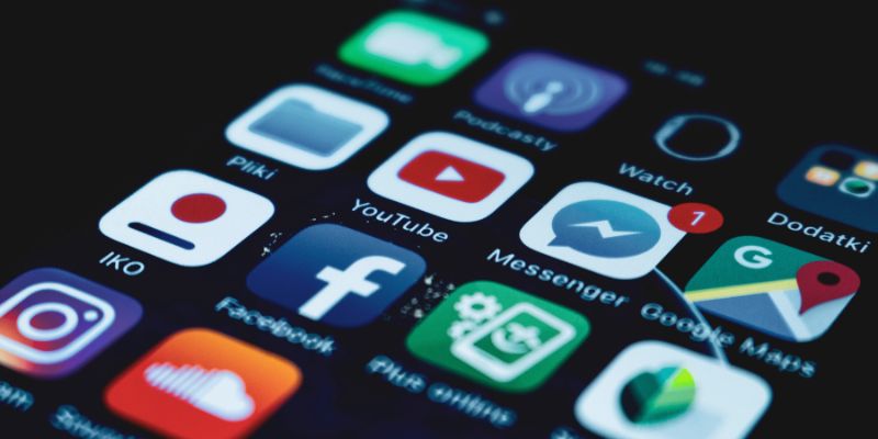 Someone change my status from Yahoo Messenger, how to avoid this